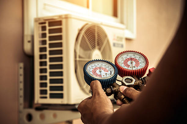 Professional Ac Installation technician working in Vallonia, IN